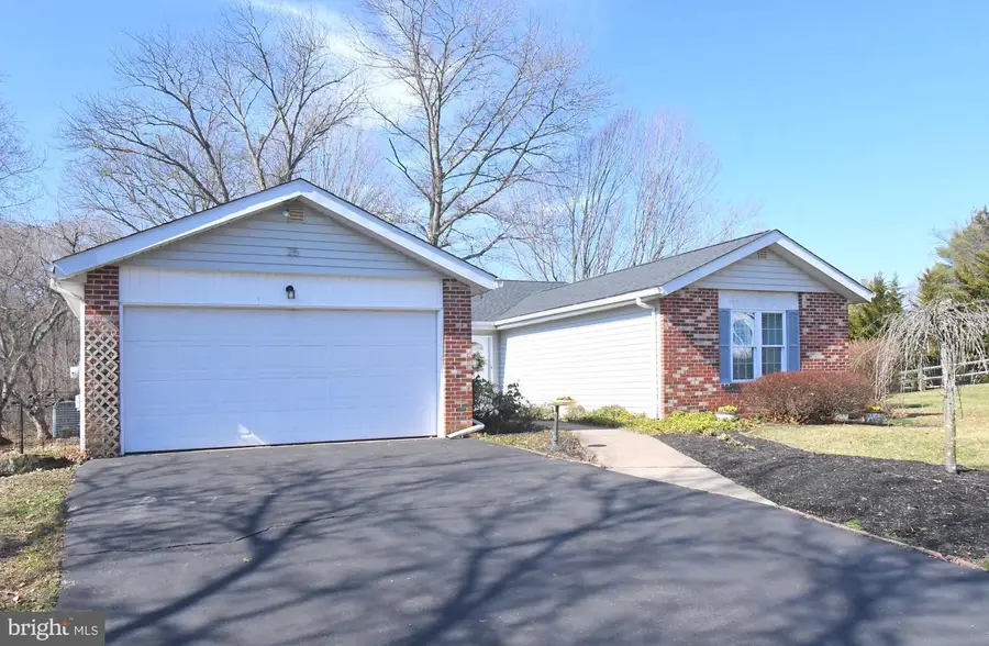 25 S Lancaster Ln, Newtown, PA 18940 - #2