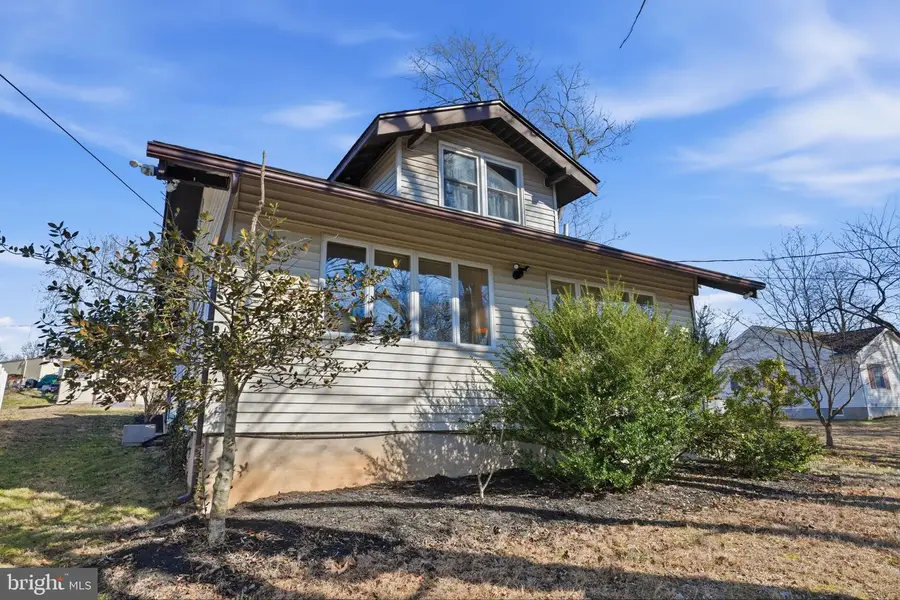 4400 Newportville Rd, Levittown, PA 19056 - #2