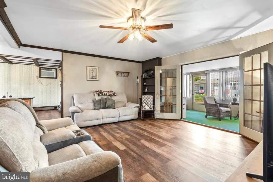 58 Nearwood Ln, Levittown, PA 19054 - #2