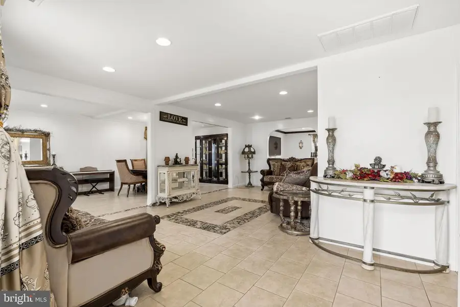 608 E Pine St, Feasterville Trevose, PA 19053 - #3