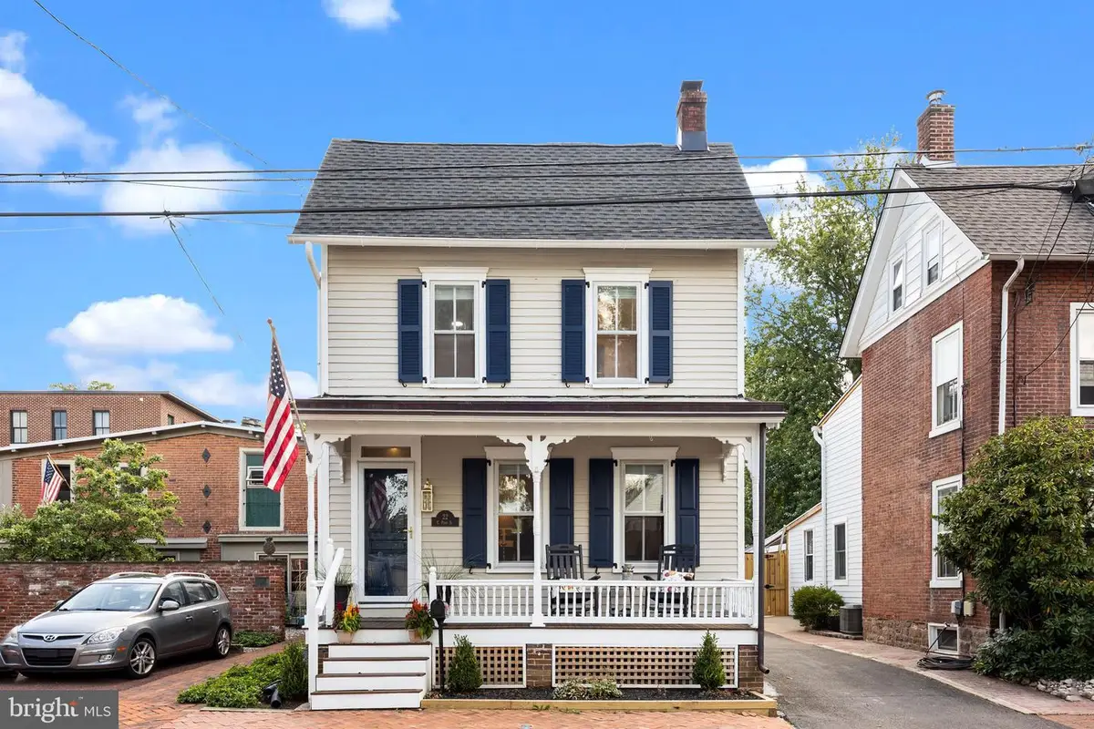 22 E Penn St, Newtown, PA 18940 - #1