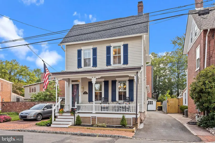 22 E Penn St, Newtown, PA 18940 - #2