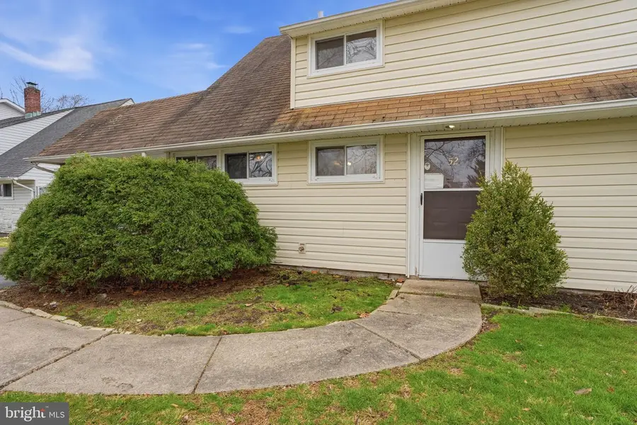 52 Inland Rd, Levittown, PA 19057 - #3