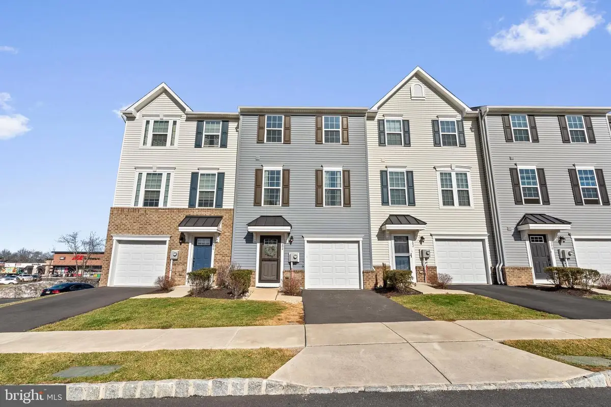 204 Station Dr, Dublin, PA 18917 - #1