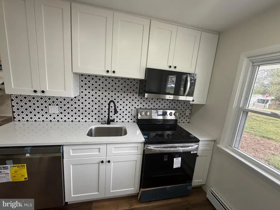 67 Horseshoe Ln, Levittown, PA 19055 - #3