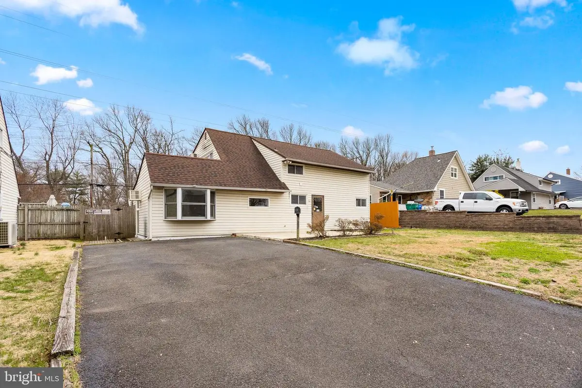 64 Ruby Ln, Levittown, PA 19055 - #1