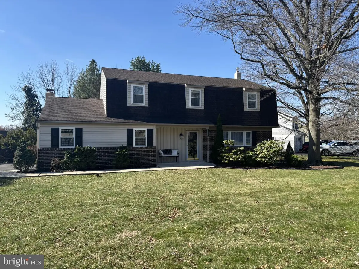 28 W Hillcrest Ave, Chalfont, PA 18914 - #1