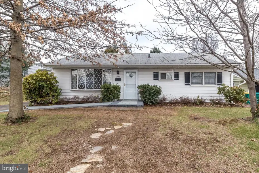 305 Devon Rd, Fairless Hills, PA 19030 - #2