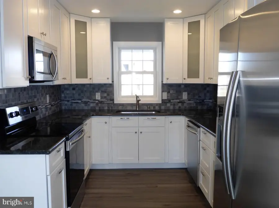 37 River Ln, Levittown, PA 19055 - #3
