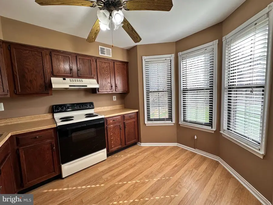 806 Barry Ct, Southampton, PA 18966 - #2