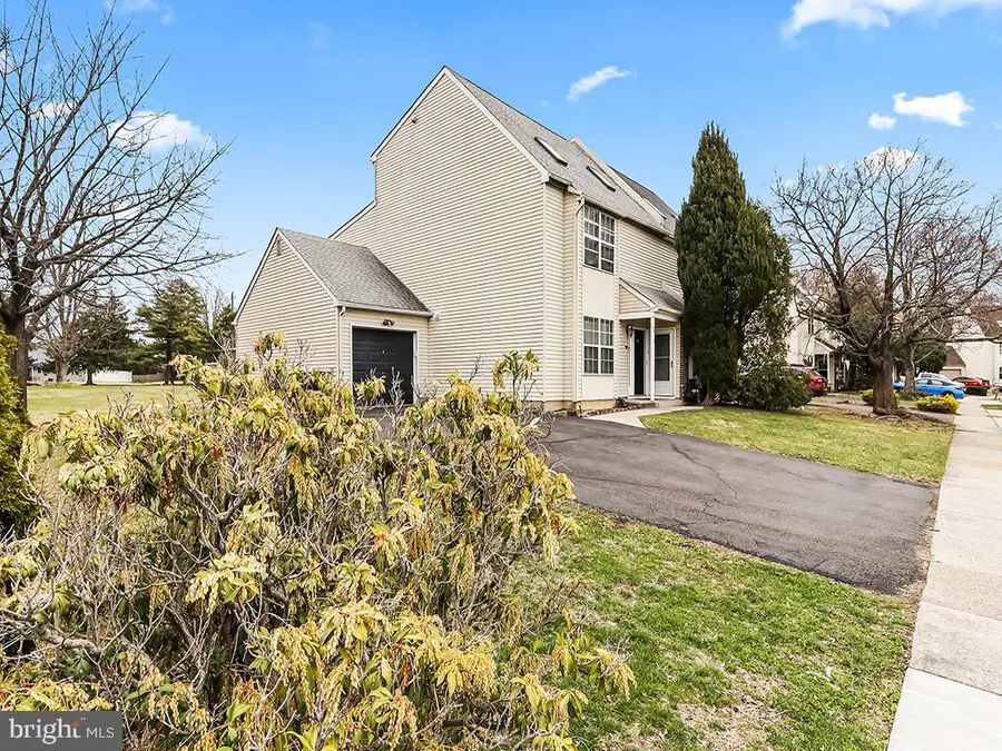 70 Sandybrook Dr, Langhorne, PA 19047 - #2