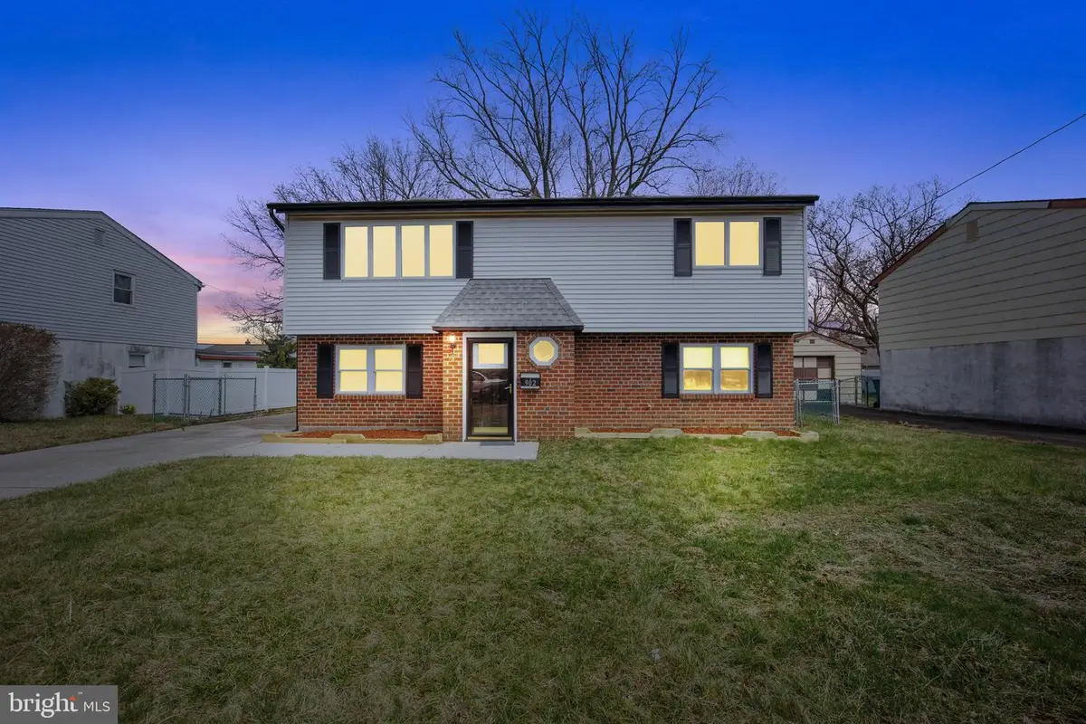 902 Laings Ave, Bristol, PA 19007 - #1