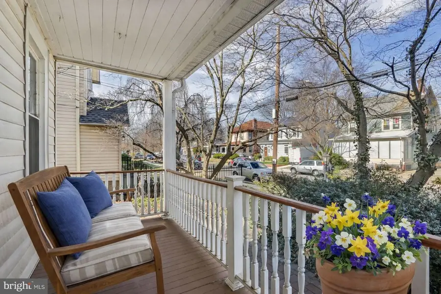 517 Crown St, Morrisville, PA 19067 - #2