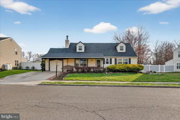 502 Anne Ln, FAIRLESS HILLS, PA 19030