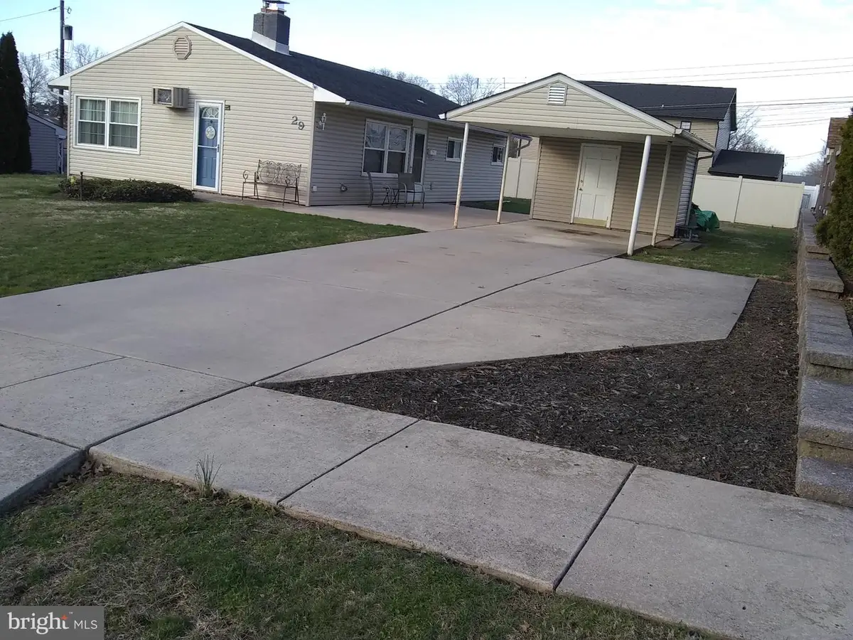 29 Gridiron Rd, Levittown, PA 19057 - #1