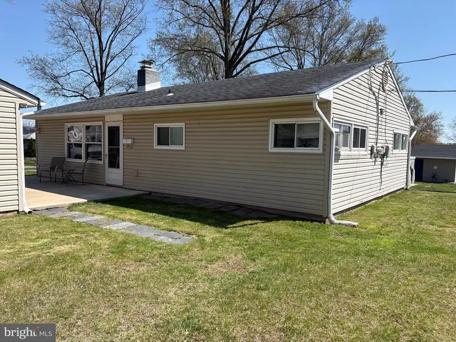 29 Gridiron Rd, Levittown, PA 19057 - #3