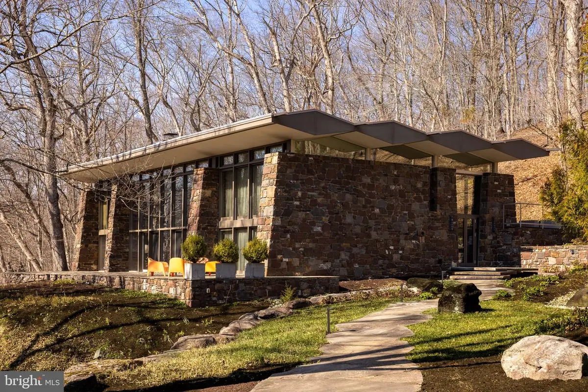 372 Brownsburg Rd, Newtown, PA 18940 - #1