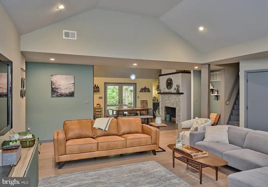 927 Taylorsville Rd, Washington Crossing, PA 18977 - #3