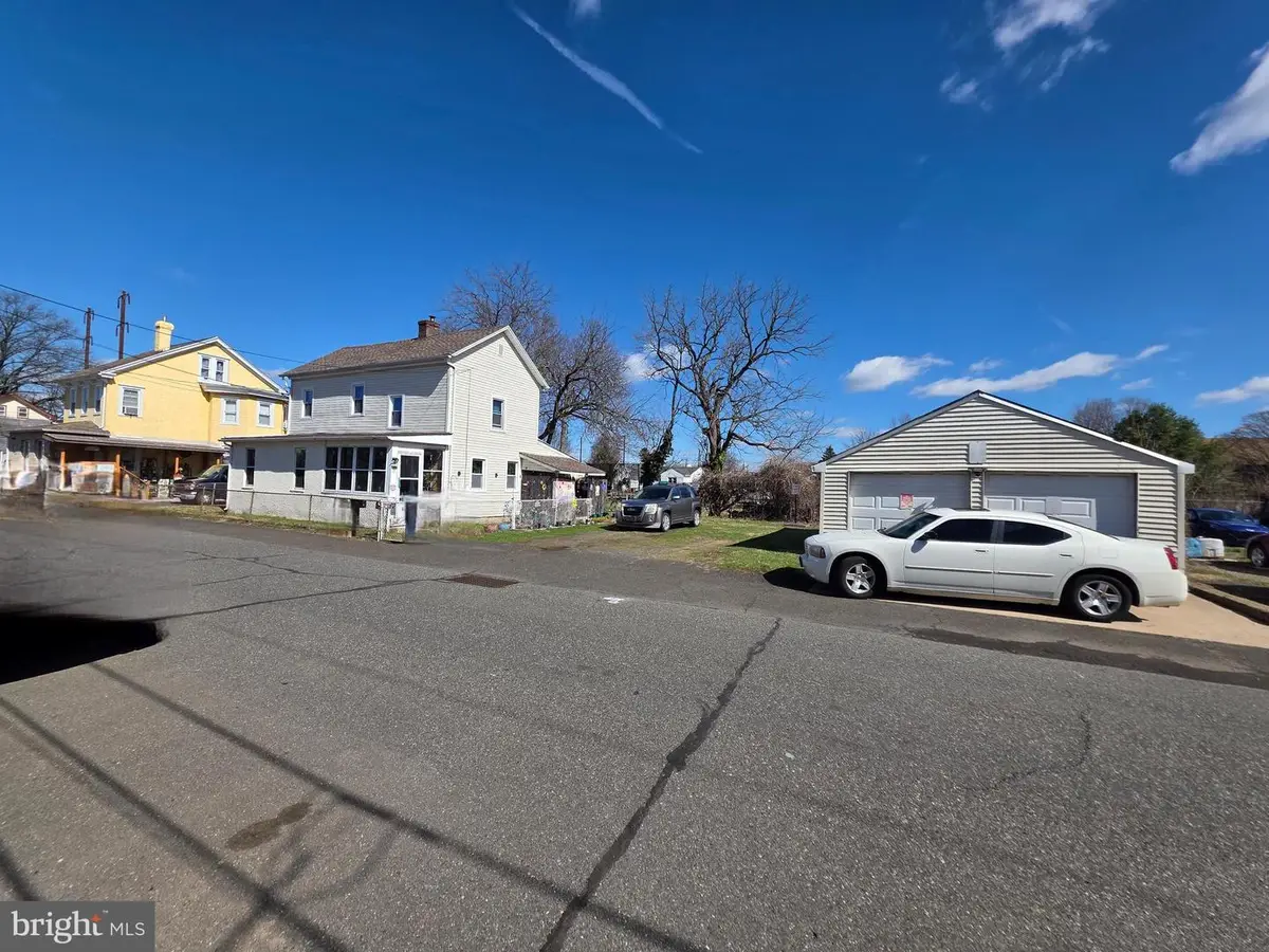 732 Brown St, Tullytown, PA 19007 - #1