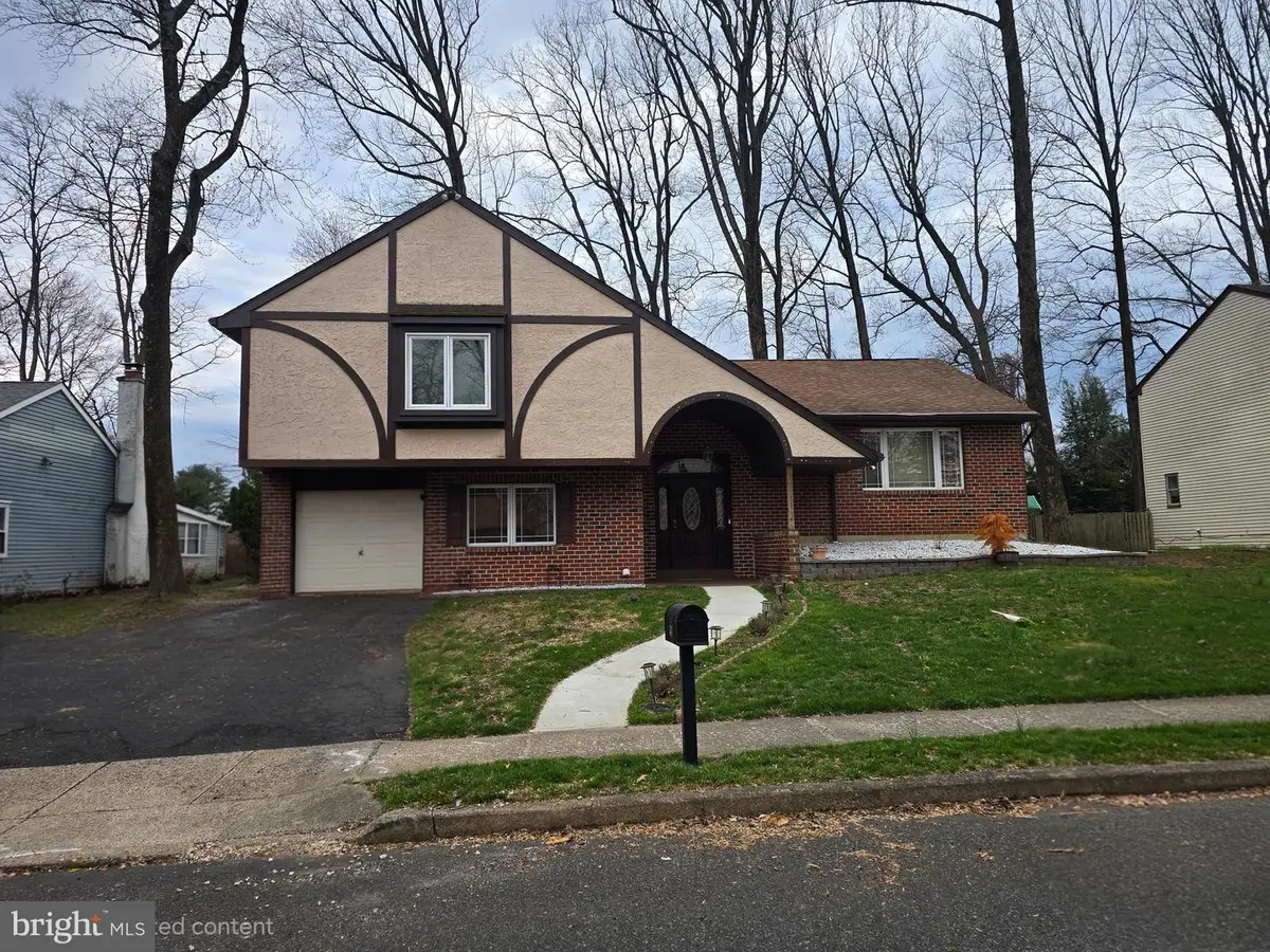 743 Bridgeview Rd, Feasterville Trevose, PA 19053 - #1