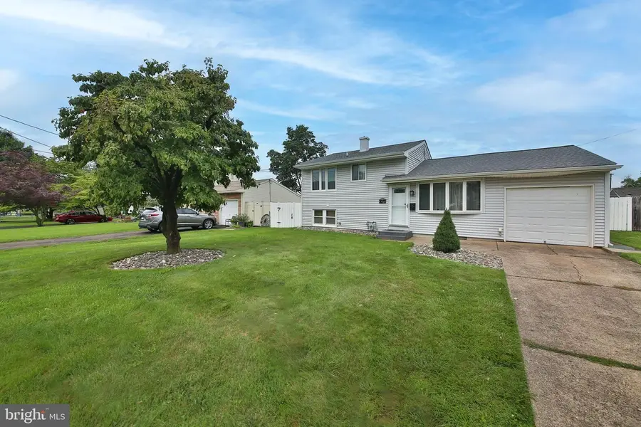 3072 Richlieu Rd, Bensalem, PA 19020 - #2