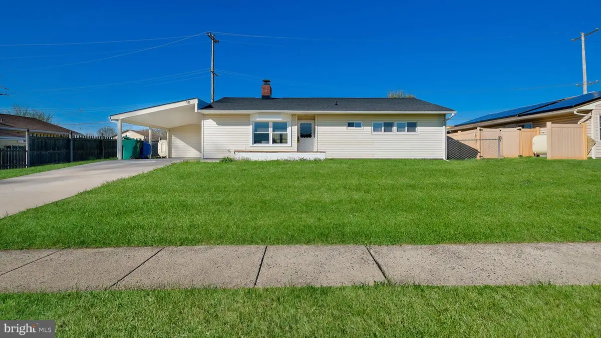 10 Blue Ridge Dr, Levittown, PA 19057 - #1