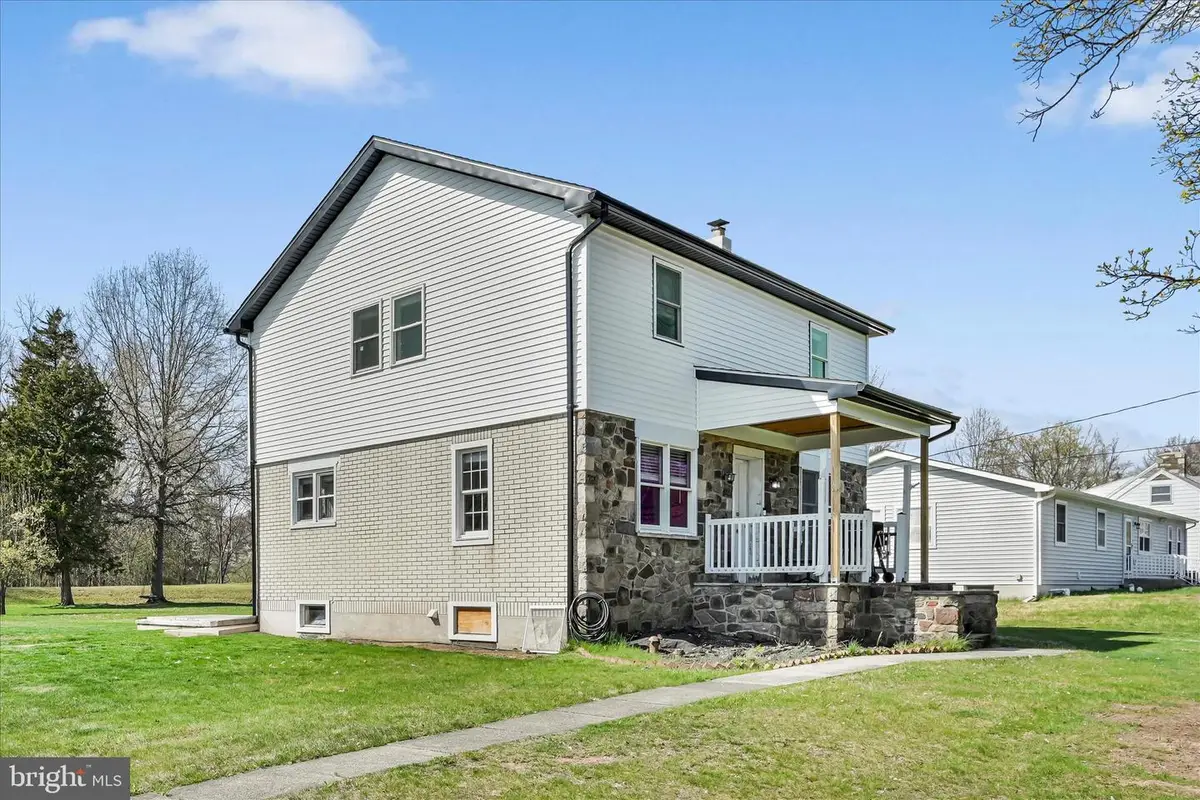 2540 Trumbauersville Rd, Quakertown, PA 18951 - #1