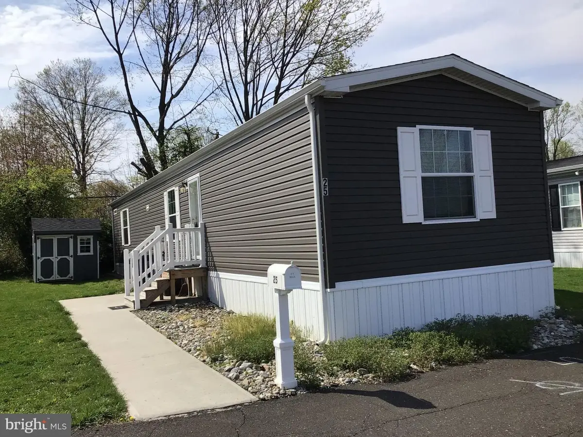 25 Kennedy Dr, Fairless Hills, PA 19030 - #1