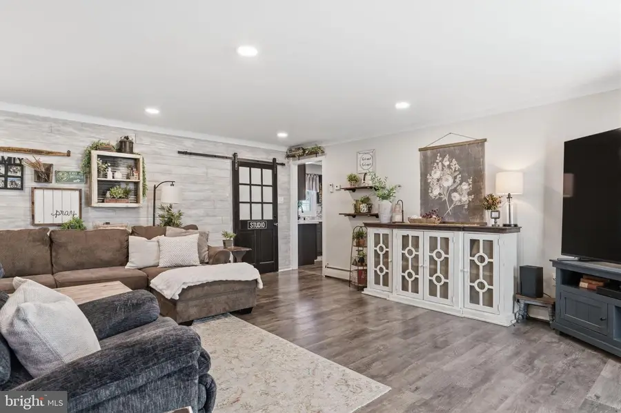 143 Terrace Rd, Levittown, PA 19056 - #3