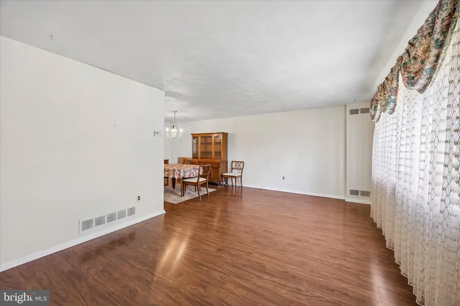 3307 Sweetbriar Pl, Bensalem, PA 19020 - #2