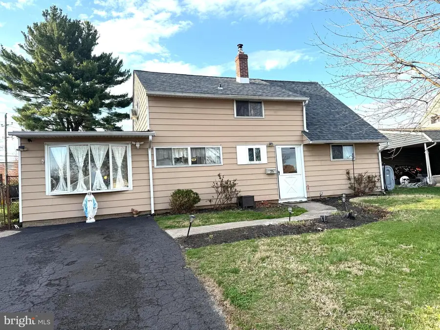 25 Goldengate Rd, Levittown, PA 19057 - #3