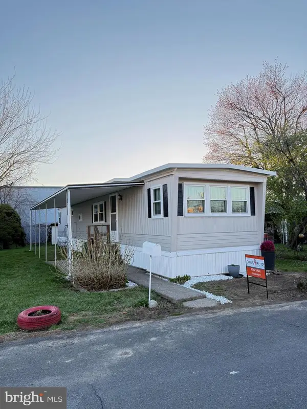 111 Hoover Dr, FAIRLESS HILLS, PA 19030