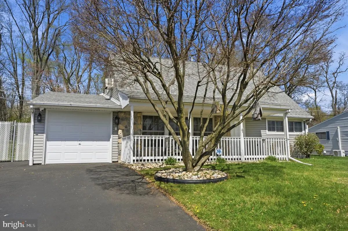 103 Hedge Rd, Levittown, PA 19056 - #1