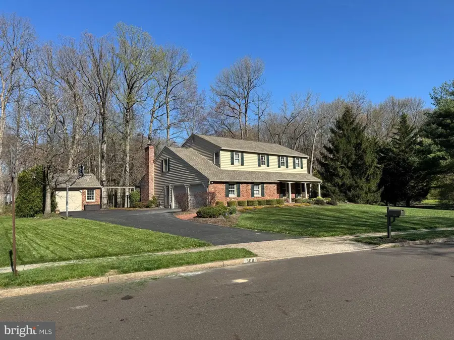300 Robin Hood Dr, Yardley, PA 19067 - #2