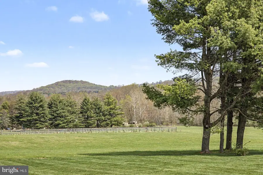 2950 Windy Bush Rd, Newtown, PA 18940 - #2