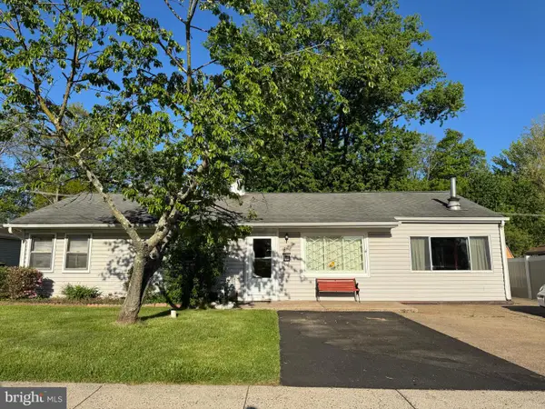 516 Parkway Dr, FAIRLESS HILLS, PA 19030