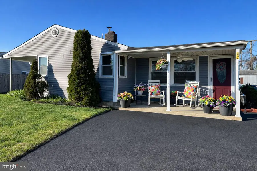 47 Glenwood Ln, Levittown, PA 19055 - #2