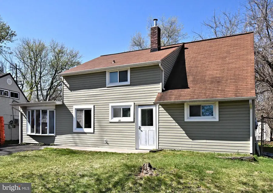 30 Roundwood Ln, Levittown, PA 19055 - #2
