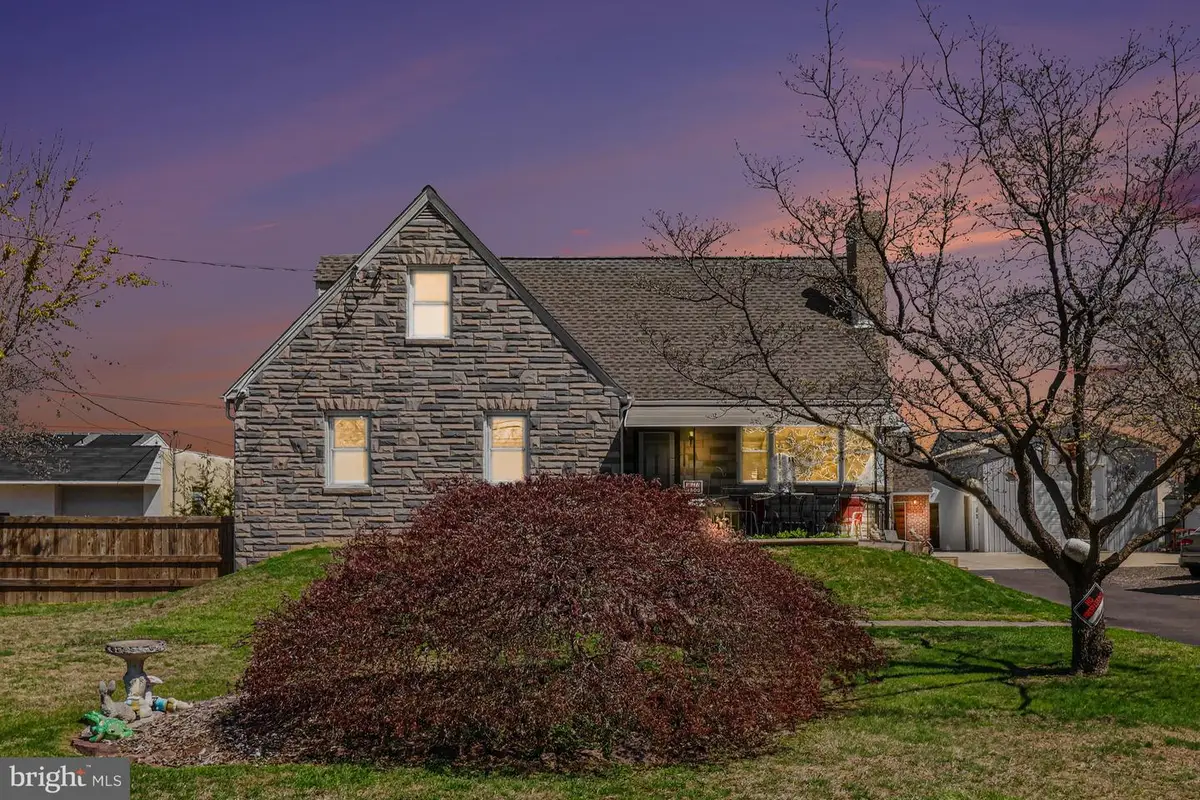 2349 Galloway Rd, Bensalem, PA 19020 - #1