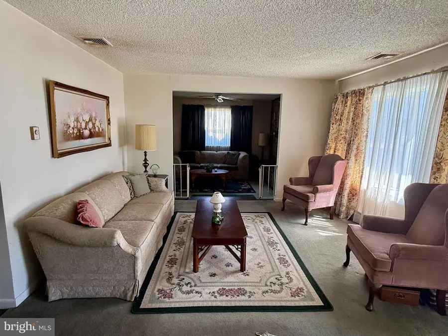 521 Parkway Dr, Fairless Hills, PA 19030 - #3