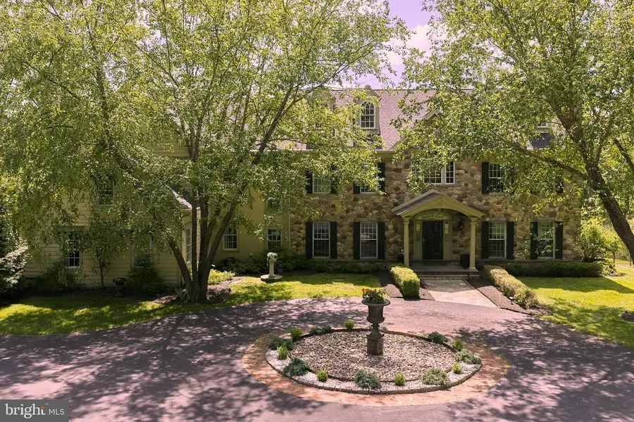5765 Valley Stream Dr, Doylestown, PA 18902 - #2