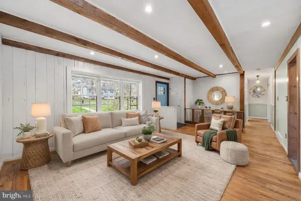 74 Sunset Dr, NEW HOPE, PA 18938