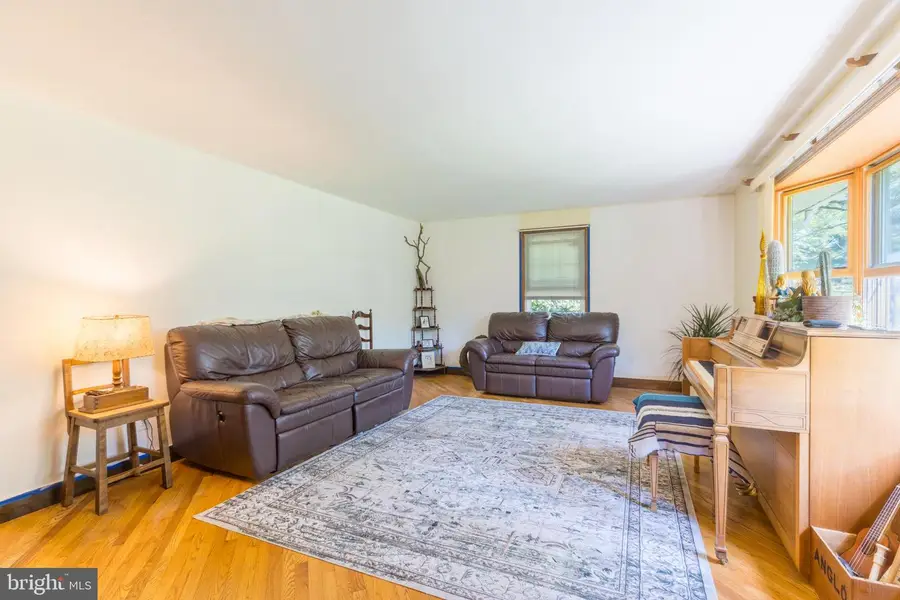 255 Park Dr W, Kintnersville, PA 18930 - #2