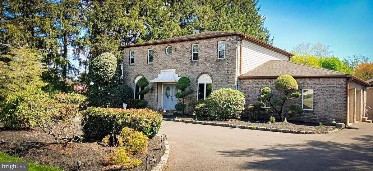 560 Lower Holland Rd, Holland, PA 18966 - #1