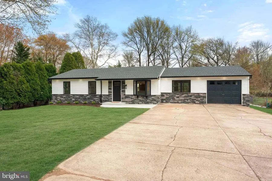 528 W Maple Ave, Langhorne, PA 19047 - #2