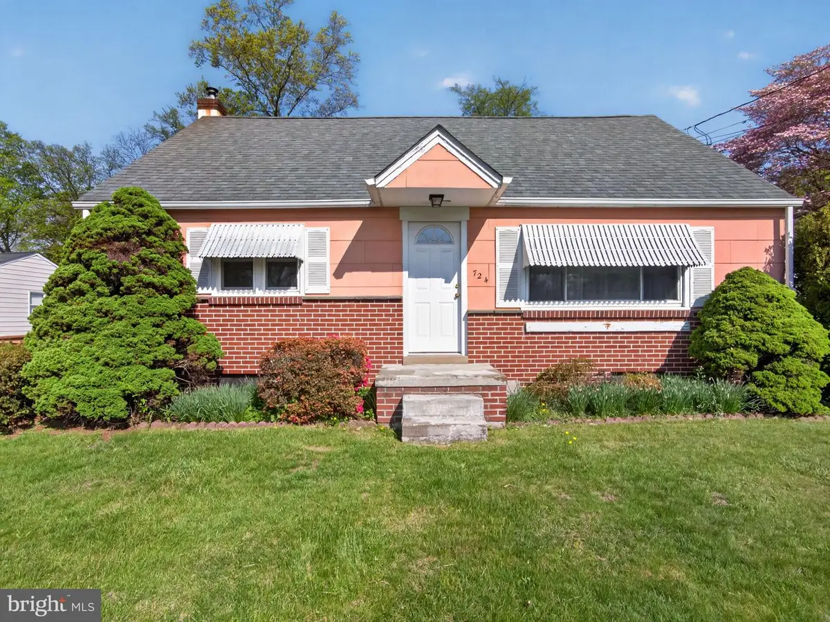 724 S 9th St, Perkasie, PA 18944 - #1