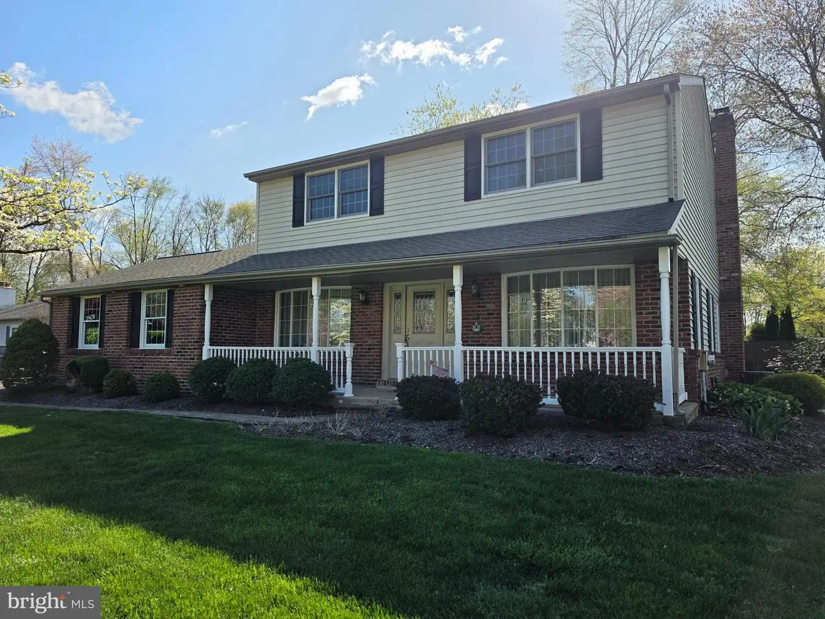 325 Charles St, Southampton, PA 18966 - #1