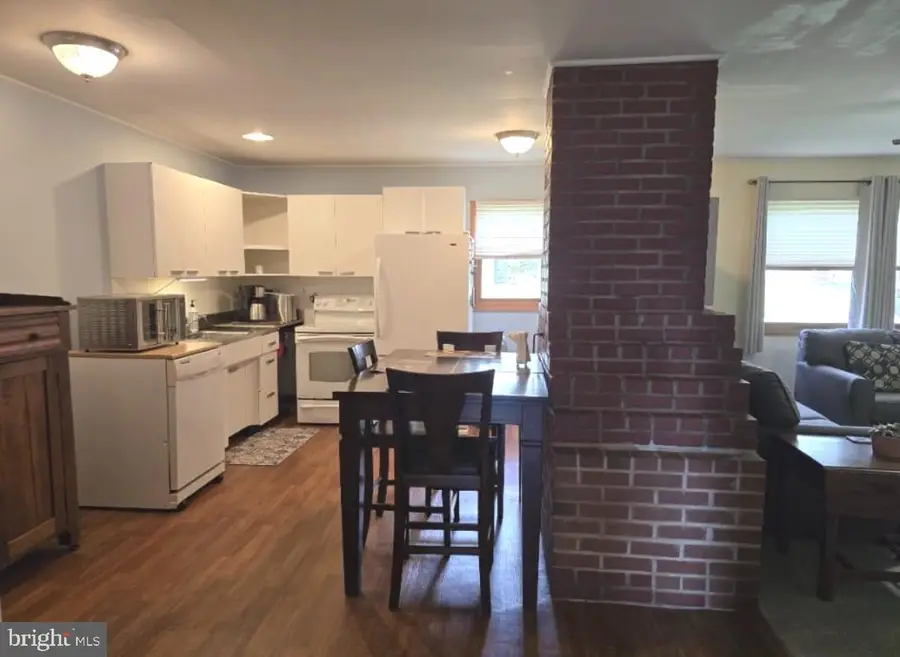 169 Crabtree Dr, Levittown, PA 19055 - #3