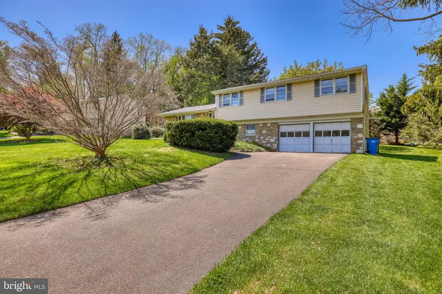 2323 Lakeview Dr, Yardley, PA 19067 - #2
