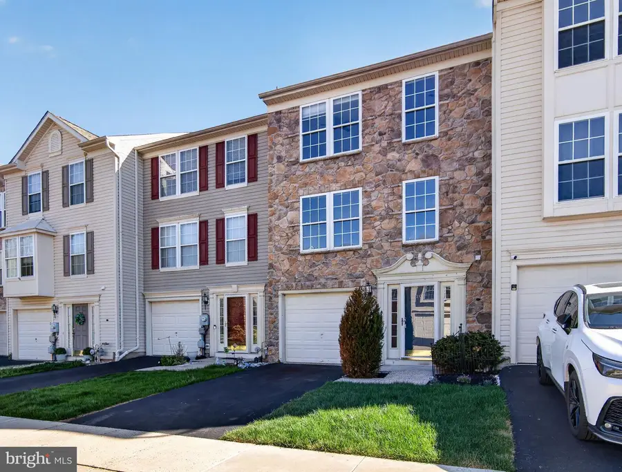 207 Windsor Ct, Quakertown, PA 18951 - #2